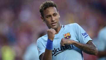 Neymar celebra un gol