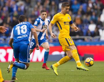 Gabi con el balón. 