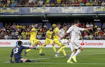 Bale empató justo antes del descanso a pase de Carvajal. 1-1.