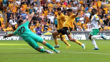 Raúl Jiménez fue titular en el empate entre Wolves y Newcastle