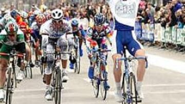 <B>GANÓ PETACCHI.</B> Alessandro Petacchi consiguió la victoria en la última etapa del Tour del Mediterráneo que se llevó Michele Bartoli.