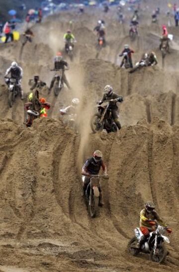 Muchos aficionados al motocross no quisieron perderse esta embarrada carrera de resistencia de tres horas en el suroeste de Inglaterra.