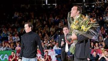 <b>EMOTIVO. </b>Roberto Dueñas recibió el cálido homenaje del Palau.
