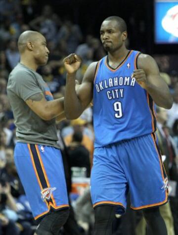 Caron Butler y Serge Ibaka.