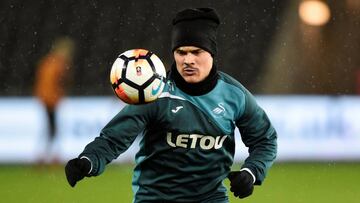 Soccer Football - FA Cup Third Round Replay - Swansea City vs Wolverhampton Wanderers - Liberty Stadium, Swansea, Britain - January 17, 2018 Swansea City's Roque Mesa warms up before the match REUTERS/Rebecca Naden