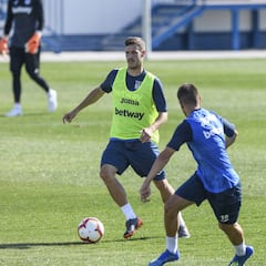 Rubén Pérez regresa en un entreno con tributo a Abanda