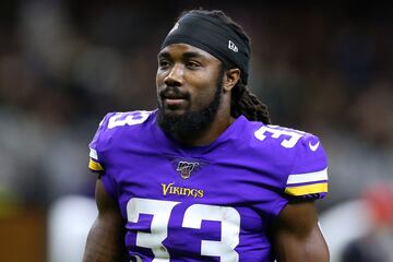 Fue el segundo mejor running back de la temporada con 1,557 yardas terrestres y 16 touchdowns.