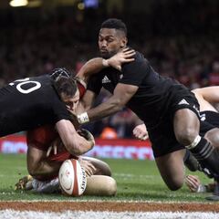 Escocia arrasa a Australia y Nueva Zelanda tumba a Gales