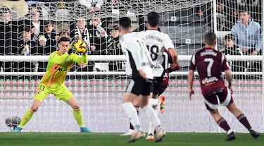 Fue el más listo de la clase para parar un lanzamiento de penalti. Fidel quiso adornarse con un lanzamiento a lo Panenka, pero Cantero no entró al engaño y lo detuvo sin problema. Incluso blocó el balón sin dar opción a una segunda oportunidad.