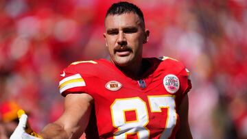 KANSAS CITY, MISSOURI - SEPTEMBER 24: Travis Kelce #87 of the Kansas City Chiefs looks on prior to a game against the Chicago Bears at GEHA Field at Arrowhead Stadium on September 24, 2023 in Kansas City, Missouri.   Jason Hanna/Getty Images/AFP (Photo by Jason Hanna / GETTY IMAGES NORTH AMERICA / Getty Images via AFP)