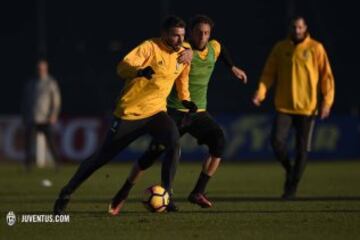 Cuadrado y la Juve se preparan para su primer partido de 2017