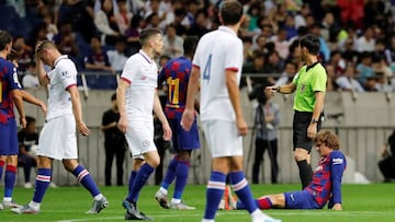 Barcelona's Griezmann suffers injury scare in first appearance