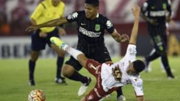 Alexander Mejía enfrentó a Huracán en Buenos Aires, en la fase de grupos.