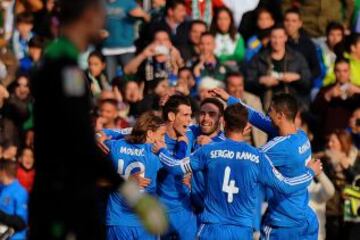 Gareth Bale celebrando el segundo gol de su equipo durante el partido de la vigésima jornada de Liga de Primera División disputado en el estadio Benito Villamarín de Sevilla.