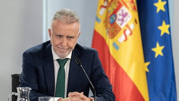 El ministro de Política Territorial y Memoria Democrática, Ángel Víctor Torres, durante una rueda de prensa posterior al Consejo de Ministros, en el Palacio de La Moncloa, a 18 de marzo de 2025, en Madrid (España). El Gobierno ha cerrado con Junts un acuerdo para reformar el artículo 35 de la Ley de Extranjería para el reparto de menores migrantes, lo que incluiría la distribución de menores que se encuentran ahora en territorios tensionados por la presión migratoria, como es el caso de Canarias, dónde hay 4.000 menores migrantes no acompañados, de los que 20 o 30 irían a Cataluña y 700 a la Comunidad de Madrid.
18 MARZO 2025;MIGRANTES;LEY EXTRANJERÍA;MIGRANTES
Diego Radamés / Europa Press
18/03/2025
