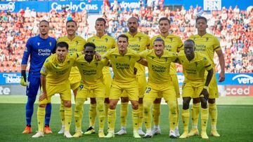 Cadiz line up prior the La Liga Santander match between CA Osasuna and Cadiz CF at El Sadar Stadium on August 20, 2022 in Pamplona, Spain. (Photo by Jose Breton/Pics Action/NurPhoto via Getty Images)