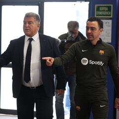 Cumbre exprés Laporta-Xavi en Montjuïc