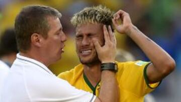 Neymar, emocionado después del pase de Brasil.