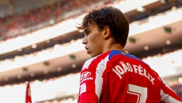 João Félix, antes de lanzar un córner durante el Atlético-Espanyol.