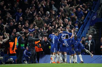 1-0. Willian celebró el primer gol.