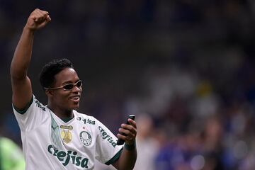 Palmeiras' Endrick holds his phone as he celebrates after winning the Brazilian Championship following the football match between Cruzeiro and Palmeiras at Minerao stadium in Belo Horizonte, Brazil, on December 6, 2023. (Photo by DOUGLAS MAGNO / AFP)