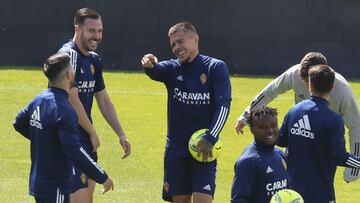 Narv&aacute;ez, en el centro de la imagen, al lado de Atienza, Larraz&aacute;bal y James.