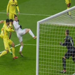 Penalti no pitado de Álvaro por mano tras un cabezazo de Bale
