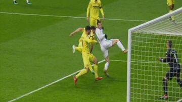 Penalti no pitado de ?lvaro por mano tras un cabezazo de Bale