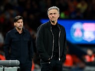 Soccer Football - Ligue 1 - Paris St Germain v Olympique Lyonnais - Parc des Princes, Paris, France - April 19, 2026 Paris St Germain coach Luis Enrique REUTERS/Stephanie Lecocq