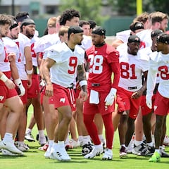 Desmond Watson firma con Buccaneers: el jugador más pesado que ha llegado a la NFL