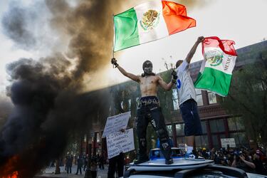 LAFC and ‘Black & Gold’ fans stand ‘shoulder to shoulder’ in wake of Los Angeles ICE raids