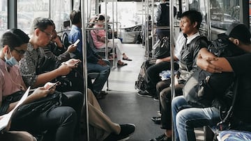 El país vecino de España activa su plan para multar a quien vaya con el móvil a todo volumen en estas situaciones