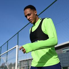 Yerry Mina replica en Everton su temporada con Barcelona