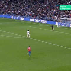 Nacho no la huele y Ramos tarde, lento y mal: el gol del Plzen...