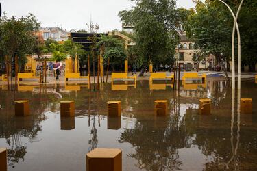 Calles anegadas de agua tras las lluvias torrenciales en la jornada de hoy en Sevilla.