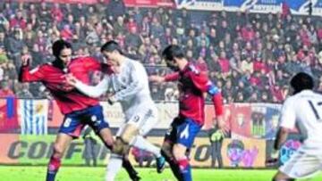 <b>¡PENALTI! </b>La acción de Nekounam no parece dejar lugar a la duda. Brazo izquierdo al mentón de Cristiano y el pie izquierdo a punto de tocar el tobillo del portugués.