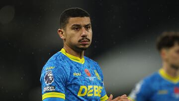 Soccer Football - Premier League - Fulham v Wolverhampton Wanderers - Craven Cottage, London, Britain - November 1, 2025 Wolverhampton Wanderers' Andre looks dejected after the match REUTERS/Isabel Infantes EDITORIAL USE ONLY. NO USE WITH UNAUTHORIZED AUDIO, VIDEO, DATA, FIXTURE LISTS, CLUB/LEAGUE LOGOS OR 'LIVE' SERVICES. ONLINE IN-MATCH USE LIMITED TO 120 IMAGES, NO VIDEO EMULATION. NO USE IN BETTING, GAMES OR SINGLE CLUB/LEAGUE/PLAYER PUBLICATIONS. PLEASE CONTACT YOUR ACCOUNT REPRESENTATIVE FOR FURTHER DETAILS..