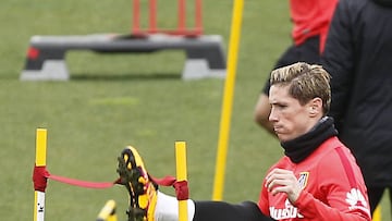 Fernando Torres shows red tape who's boss