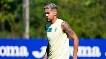 Matheus Pereira entrenando con el Eibar