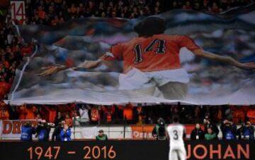 Holanda homenajeó a Cruyff.