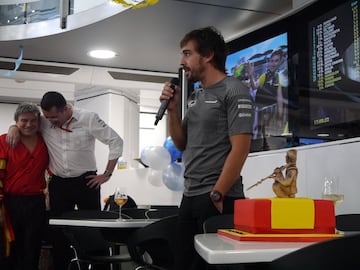 La fiesta del 36 cumpleaños de Alonso en Hungaroring