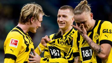 Jugadores del Borussia Dortmund festejan un gol en la Bundesliga en contra del Hoffenheim.