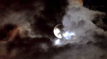 Imagen del eclipse lunar 2018 desde Belgrado, la capital de la República de Serbia.