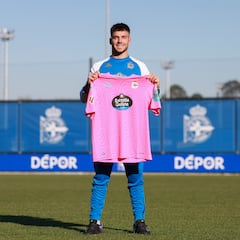 Álvaro Ferllo: “En verano no hubo entendimiento con el Sevilla, pero ya tenía ganas de venir al Depor”