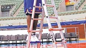 <b>MÁXIMO CAPTURADOR.</b> "Griffith y Tomasevic son los jugadores que más me han complicado las cosas en la ACB".