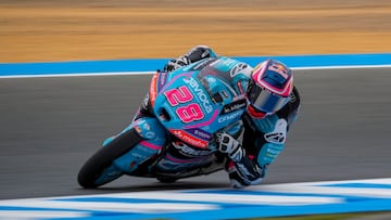 JEREZ DE LA FRONTERA (CÁDIZ), 24/04/2026.- El piloto español de Moto3 Máximo Quiles (CFMoto Gaviota Aspar Team),durante el primer día de entrenamientos del Gran Premio de España de Motociclismo que se disputa este fin de semana en el Circuito de Jerez-Ángel Nieto. EFE/Román Ríos