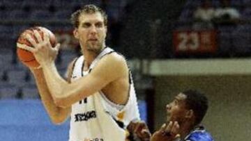 <b>EL GENERAL.</b> Nowitzky es sin duda la referencia del conjunto alemán de cara al próximo Mundial. Todo el juego pasa por el jugador de Dallas Mavericks.