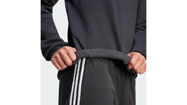 Adidas arrasa en Amazon con esta sudadera negra que combina con todo y no para de venderse