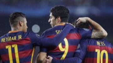Neymar, Luis Suárez y Leo Messi, celebrando un gol durante el partido de Champions League frente al Arsenal.