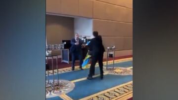 ¡A puñetazo limpio! Así acabaron altos cargos de Rusia y Ucrania